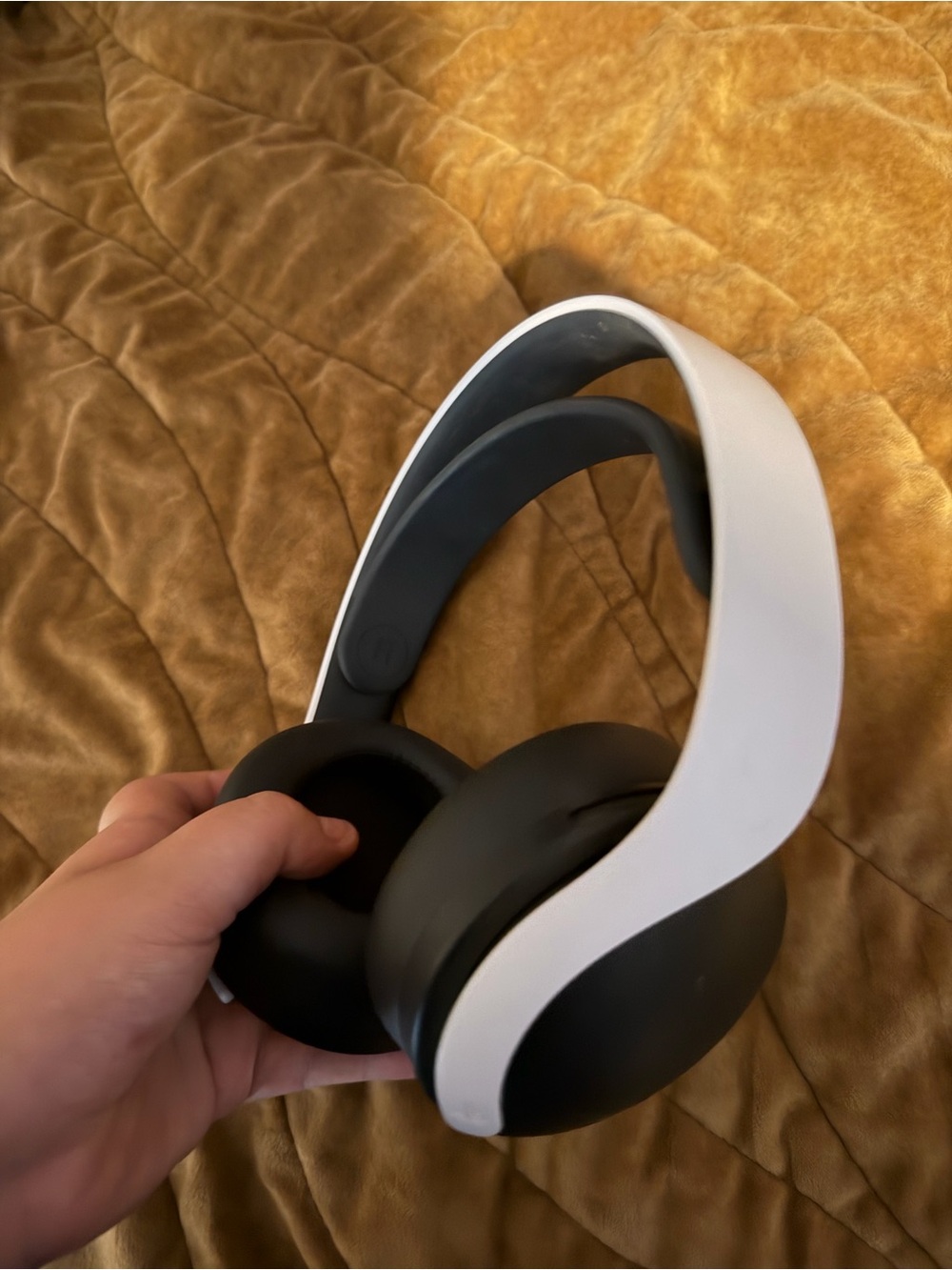 Sleek On-Ear Headphones in Black and White - Wireless Comfort